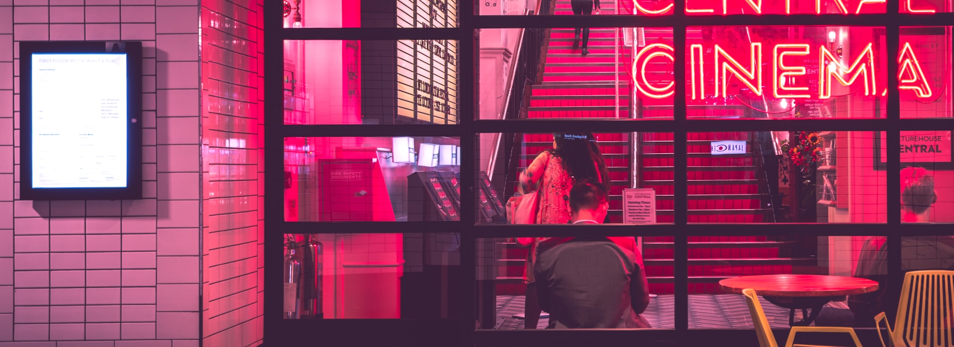 热门电影《星际穿越》震撼太空场景