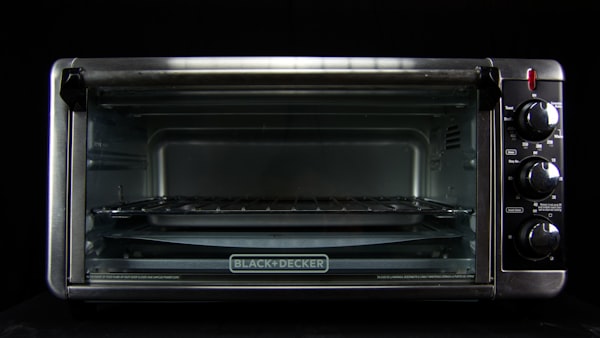 科幻剧集《基地》宏大宇宙舰队场景